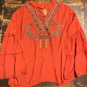 💕Scully embroidered bell sleeve tunic💕